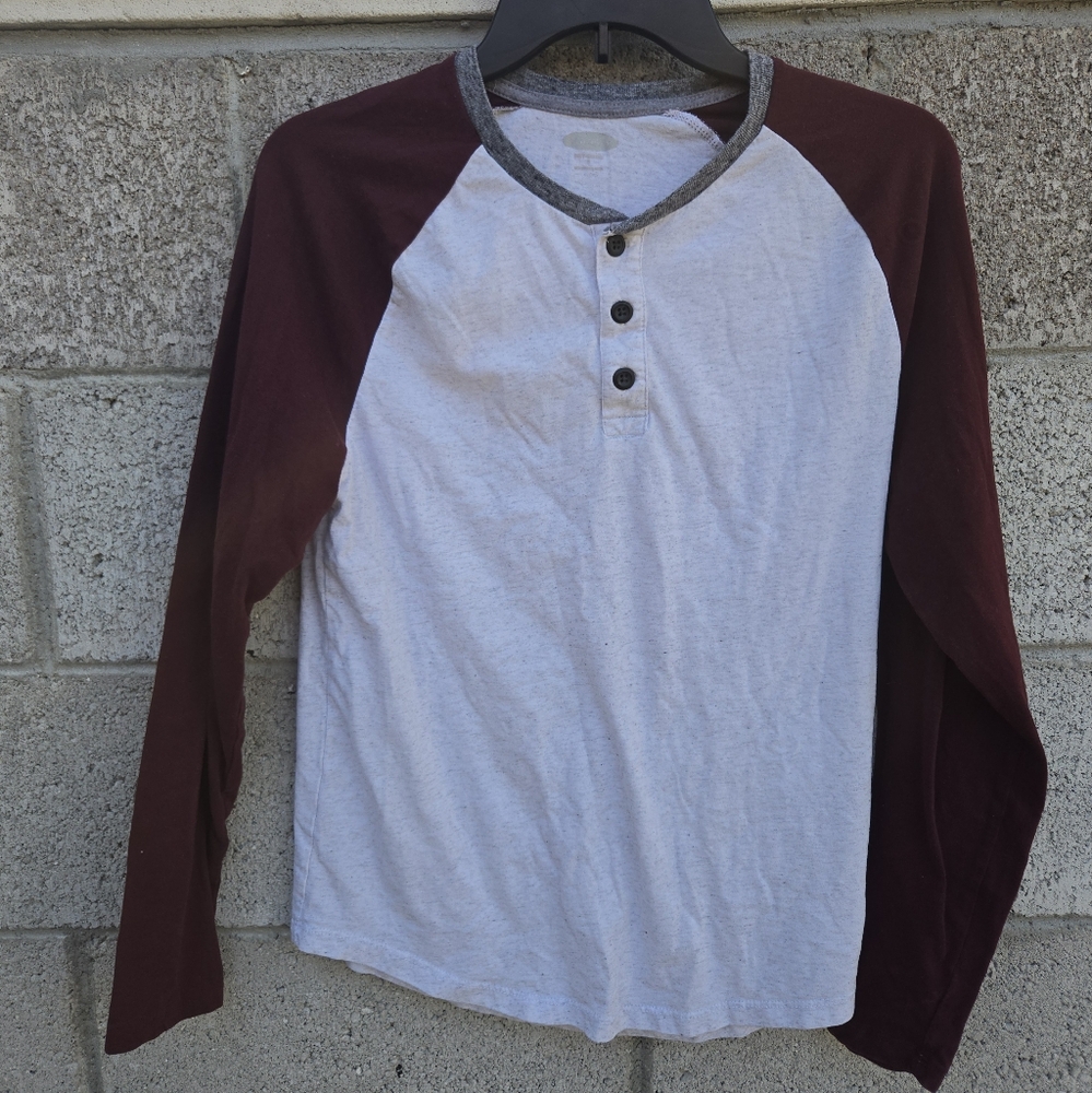 Old Navy Men's Burgundy and White Raglan Shirt
